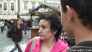 पांढरा मित्र ओंगळ आबनूस चिक Kinsley Karter च्या काळी मांजर fucks
