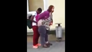 मोटेलमध्ये सुरेख आकाराची आकर्षक श्यामला GF मोठ्या डिकमध्ये अव्वल आहे