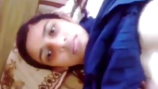 बिघडलेले लेस्बियन milf Dani Daniels गुलाबी dildo सह मैत्रीण fucks