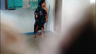 खूप गरम बस्टी गोरे आणि श्यामला निम्फॉस एकमेकांना खातात