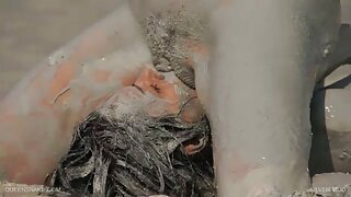 हॉर्नी ब्लोंड व्हाया लॅसिवा तिच्या ओंगळ छिद्रांमध्ये मांसल लिंग घेते