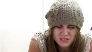 लाल केसांची cutie तिच्या रसाळ ताजे मांजर चाटणे आणि fucked मिशनरी नाही